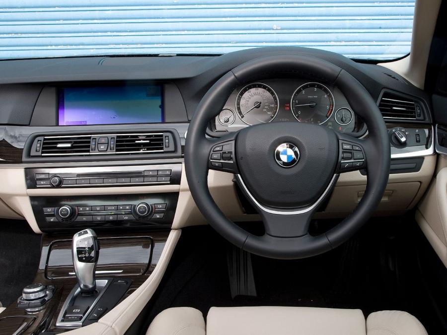  BMW 530d Sedan 2010 года  (UK) (фото 2 из 5)